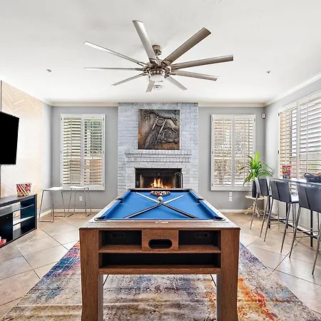 Elegant Scottsdale Desert Retreat With Private Pool, Hot Tub, Game Room, And Family-Friendly Amenities